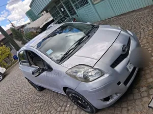 Toyota Yaris 2010 Silver