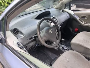 Toyota Yaris 2010 Silver