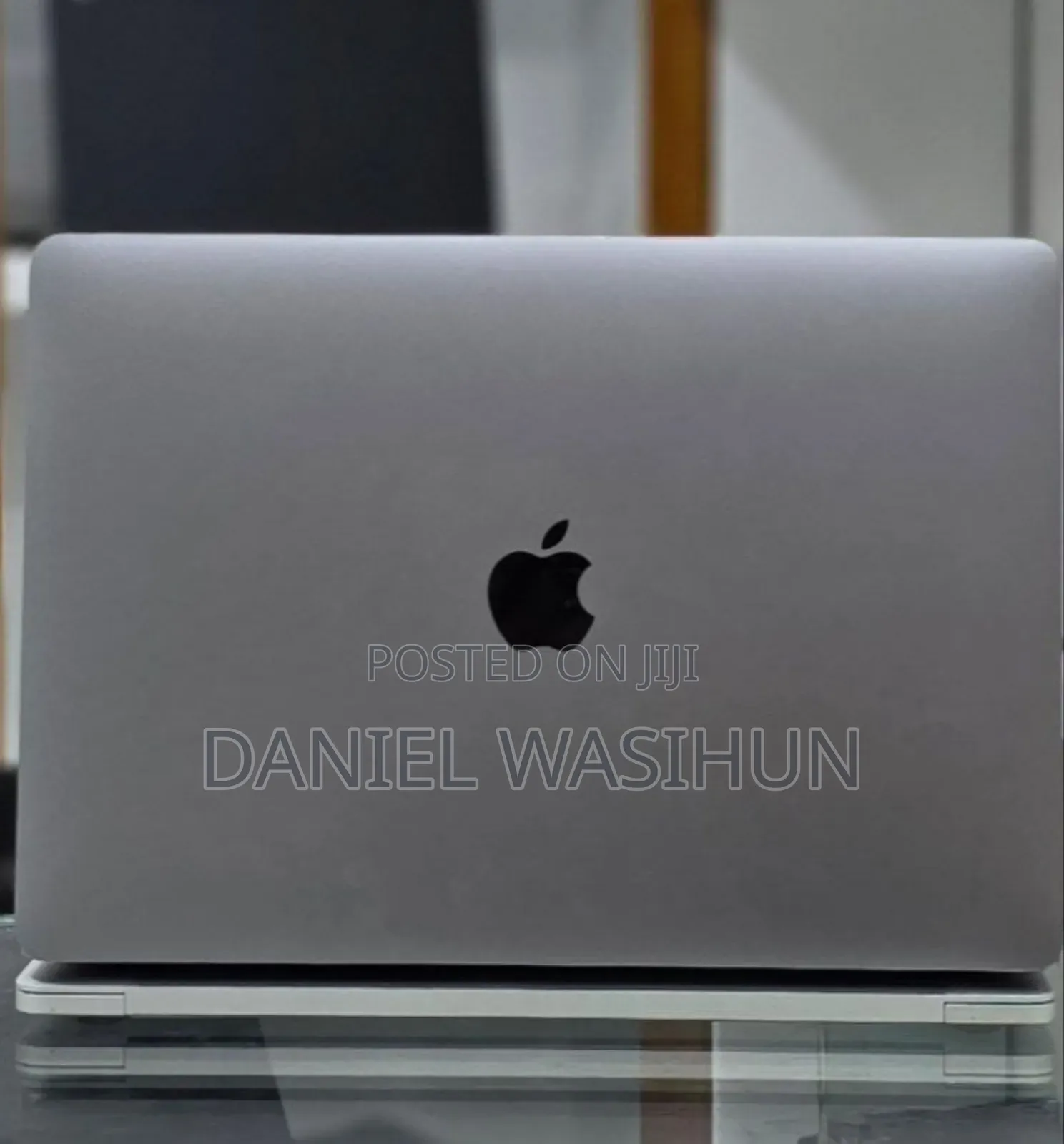 New Laptop Apple MacBook Pro 2019 16GB Intel Core i5 SSD 256GB