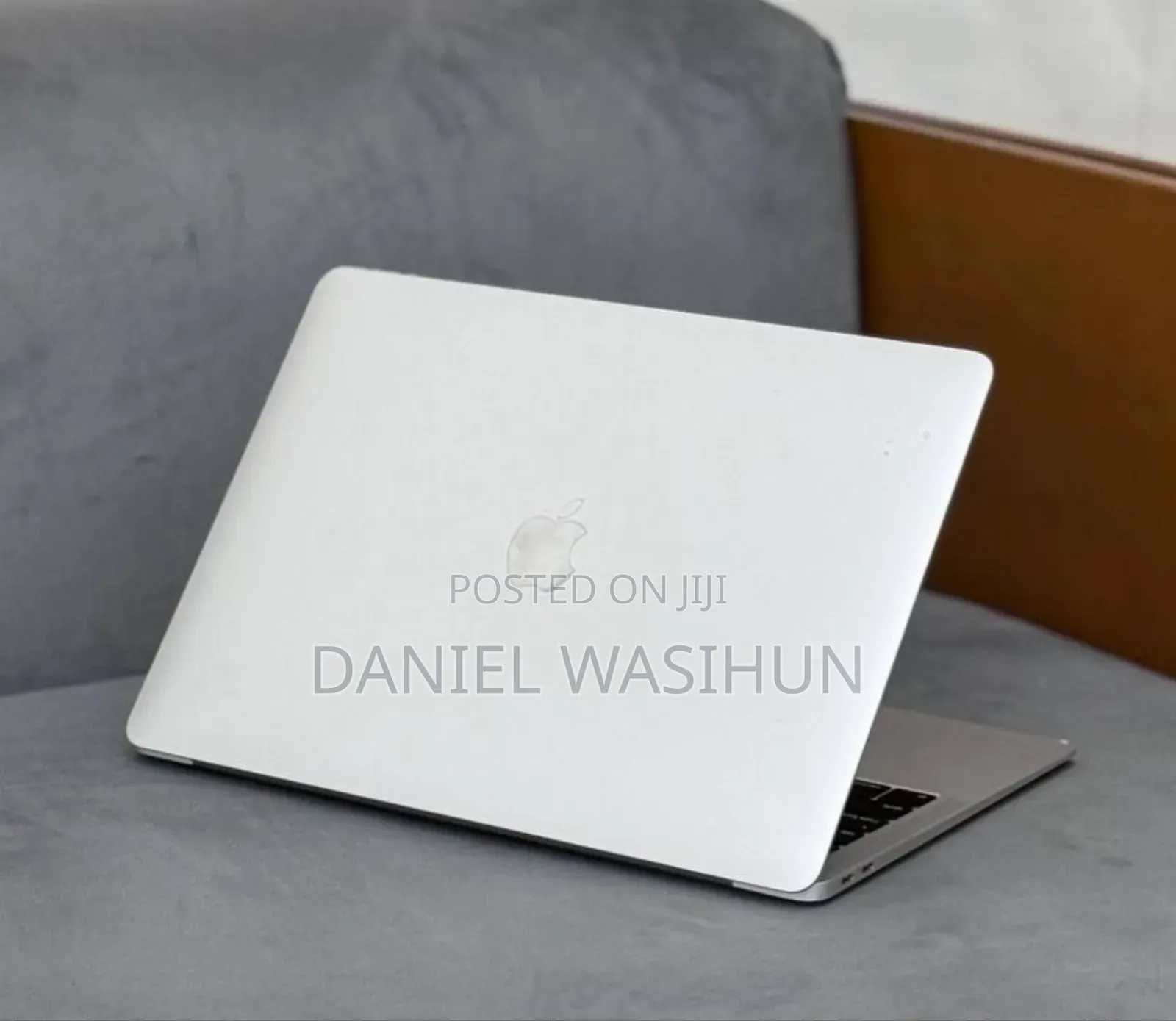 New Laptop Apple MacBook Pro 2019 8GB Intel Core i5 SSD 128GB