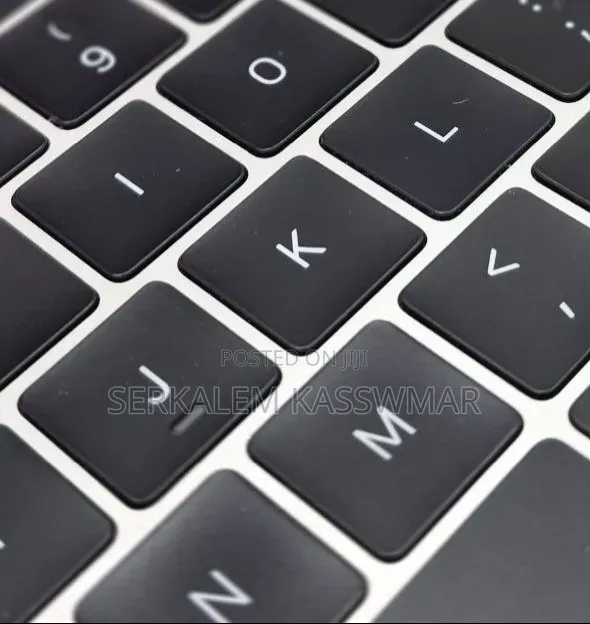 New Laptop Apple MacBook Pro 2019 16GB Intel Core i7 SSD 256GB