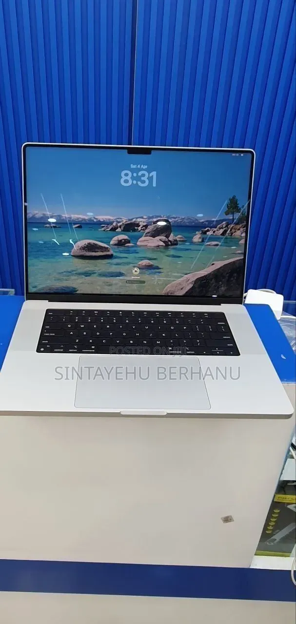 New Laptop Apple MacBook Pro M1 16GB Apple M1 Pro SSD 512GB