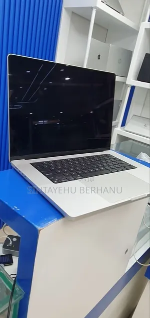 New Laptop Apple MacBook Pro M1 16GB Apple M1 Pro SSD 512GB