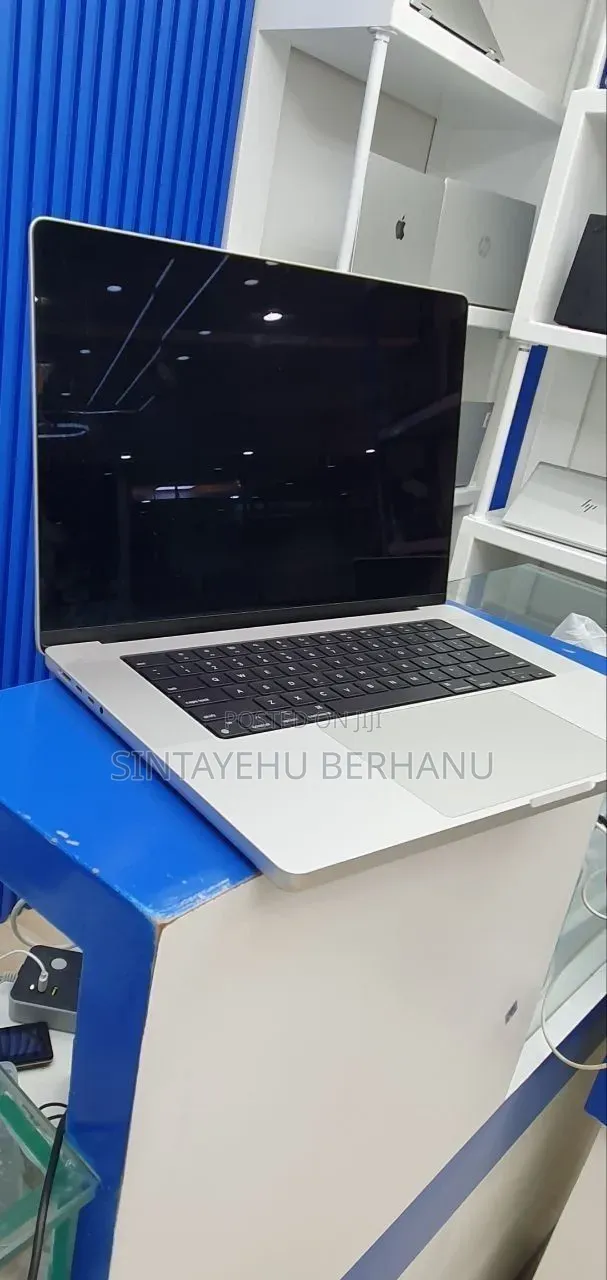 New Laptop Apple MacBook Pro M1 16GB Apple M1 Pro SSD 512GB