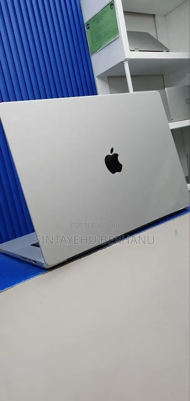 New Laptop Apple MacBook Pro M1 16GB Apple M1 Pro SSD 512GB
