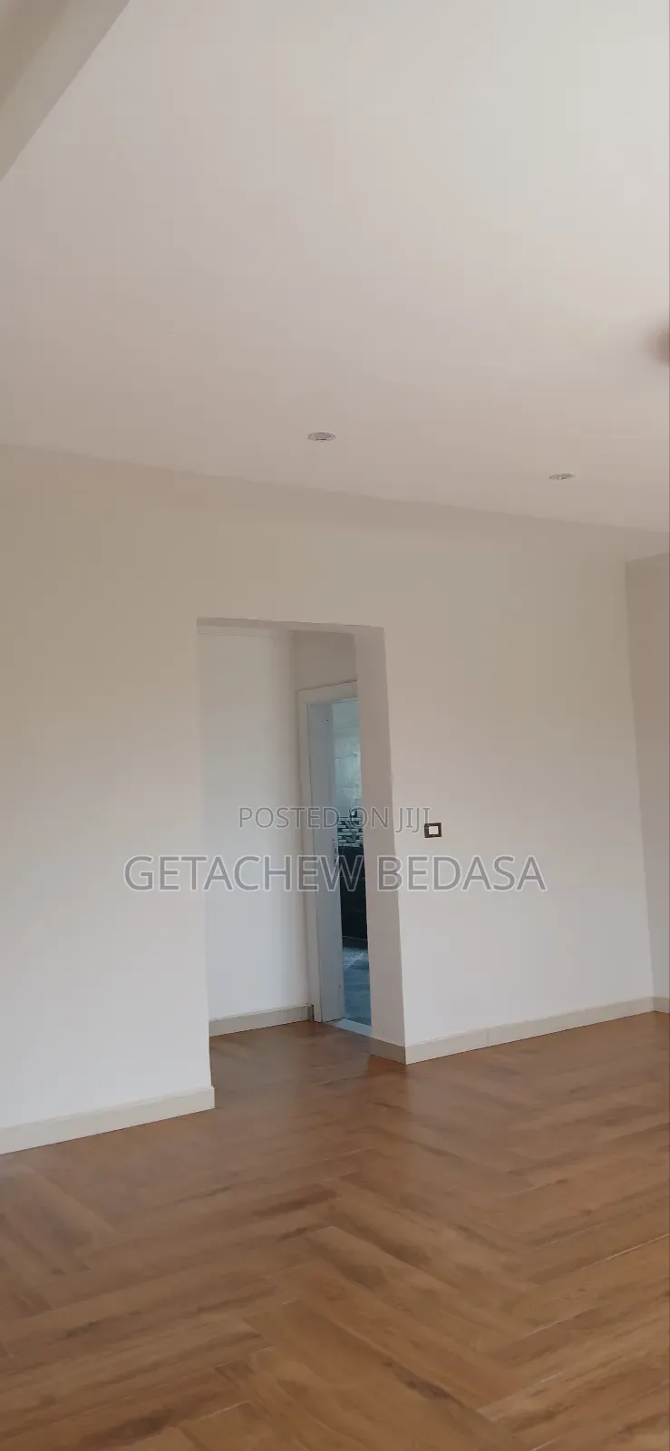 6bdrm House in Ccd, Oromia-Finfinne for sale