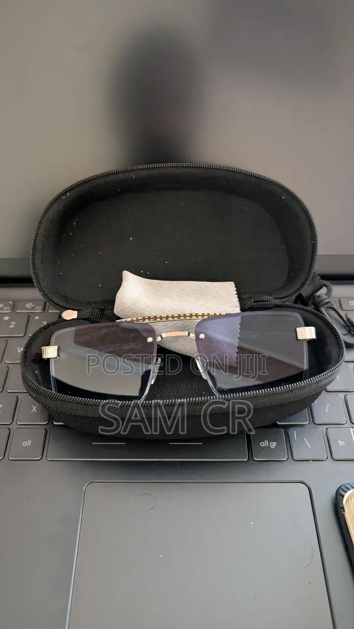 Lacoste Sunglasses – Premium Design, Uv Protection, With Case