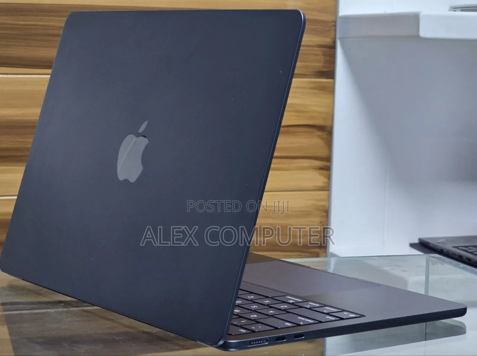 New Laptop Apple MacBook Air 2025 M4 13-inch 16GB Apple M4 SSD 256GB