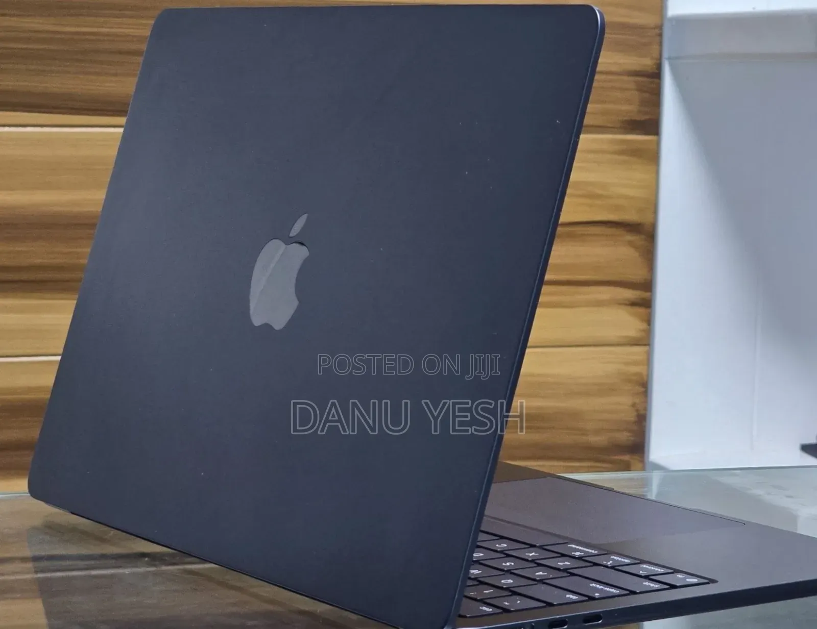 New Laptop Apple MacBook Air 2025 M4 13-inch 16GB Apple M4 SSD 256GB