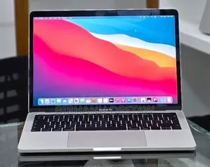 New Laptop Apple MacBook Pro 2019 16GB Intel Core i7 SSD 256GB