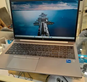 New Laptop HP ZBook Firefly G8 16GB Intel Core i7 SSD 512GB