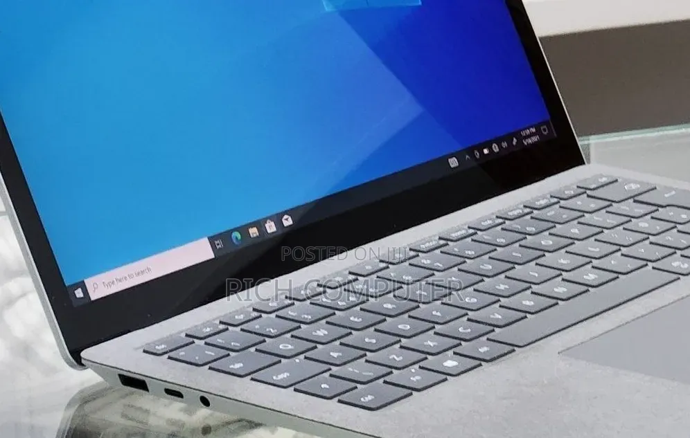 New Laptop Microsoft Surface 16GB Intel Core i7 SSD 256GB