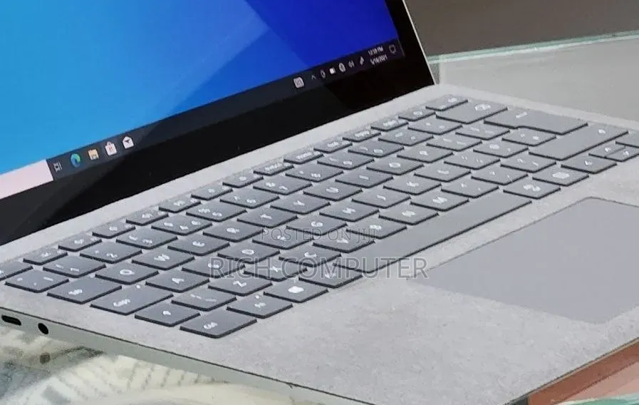 New Laptop Microsoft Surface 16GB Intel Core i7 SSD 256GB