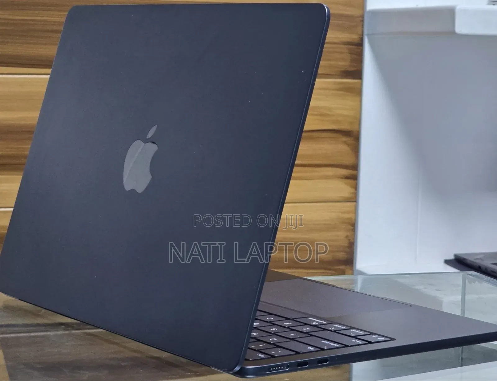 New Laptop Apple MacBook Air 2025 M4 13-inch 16GB Apple M4 SSD 256GB