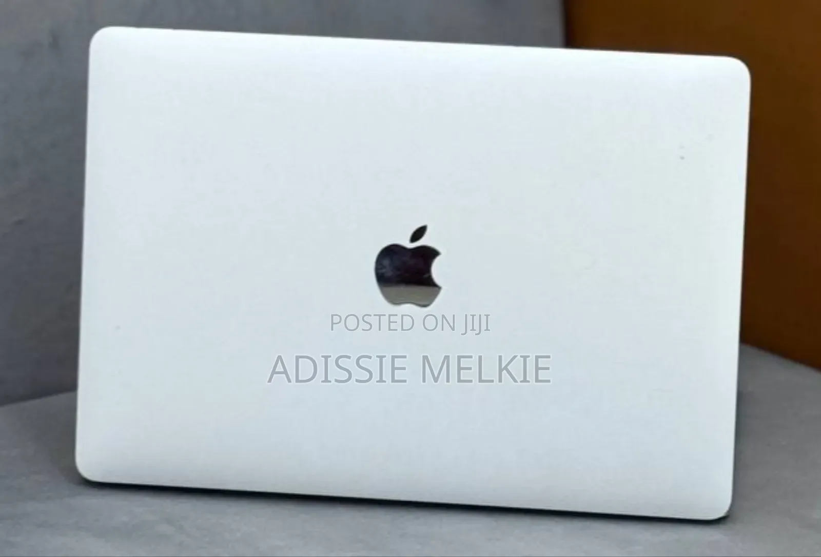 New Laptop Apple MacBook 2019 8GB Intel Core i5 SSD 256GB