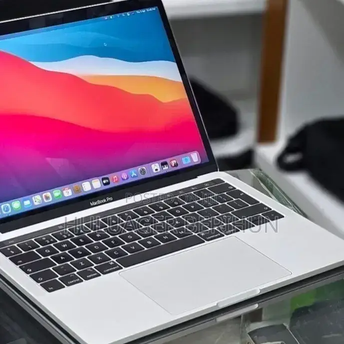 New Laptop Apple MacBook Pro 2019 16GB Intel Core i7 SSD 256GB