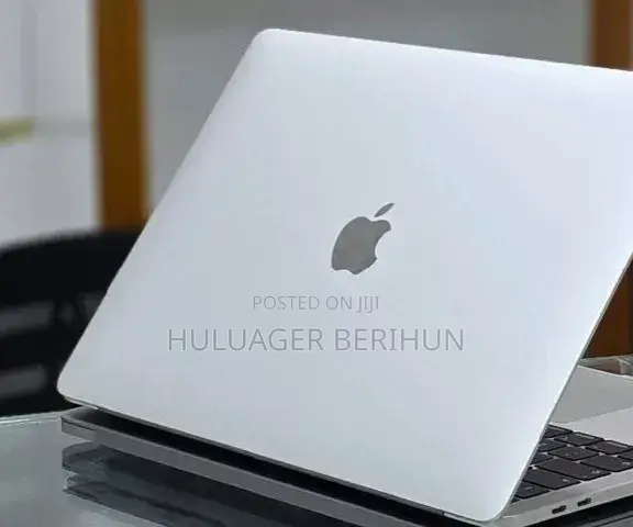 New Laptop Apple MacBook Pro 2019 16GB Intel Core i7 SSD 256GB