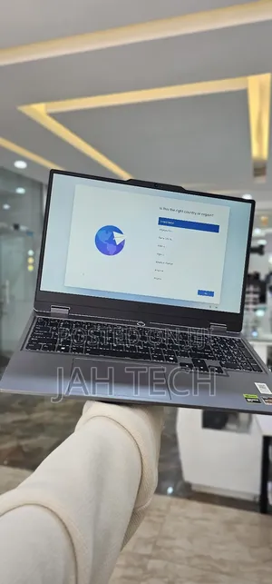 New Laptop Lenovo LOQ 15IRH8 16GB AMD Ryzen 5 SSD 512GB