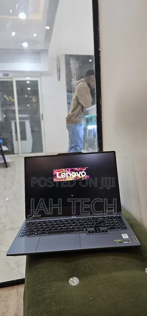 New Laptop Lenovo LOQ 15IRH8 16GB AMD Ryzen 5 SSD 512GB