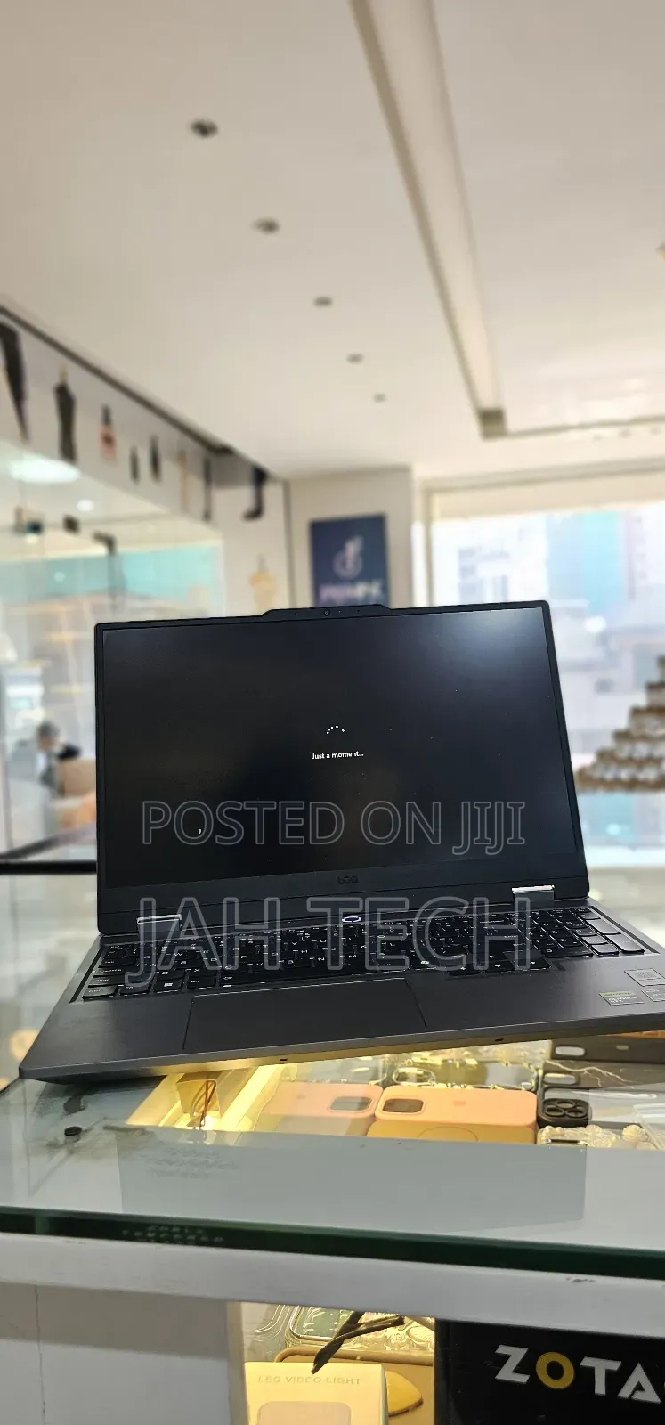 New Laptop Lenovo LOQ 15IRH8 16GB AMD Ryzen 5 SSD 512GB