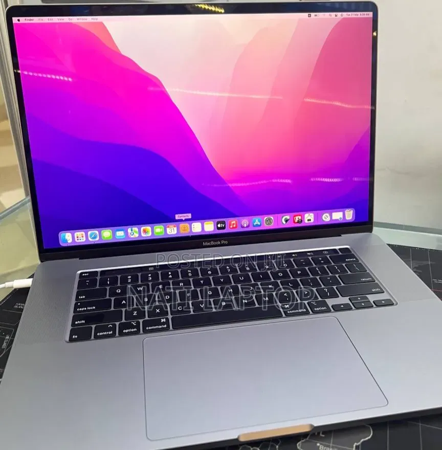 New Laptop Apple MacBook Pro 2019 32GB Intel Core i9 SSD 512GB