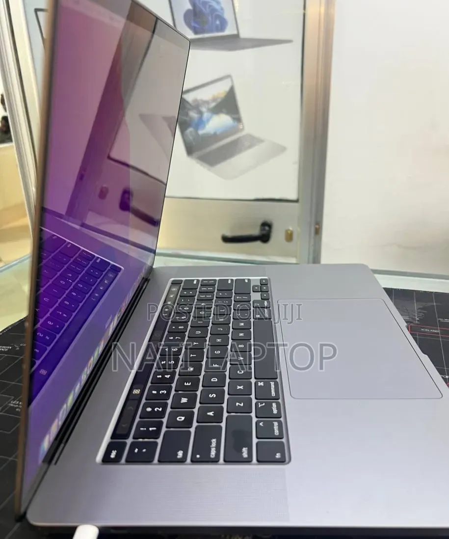 New Laptop Apple MacBook Pro 2019 32GB Intel Core i9 SSD 512GB