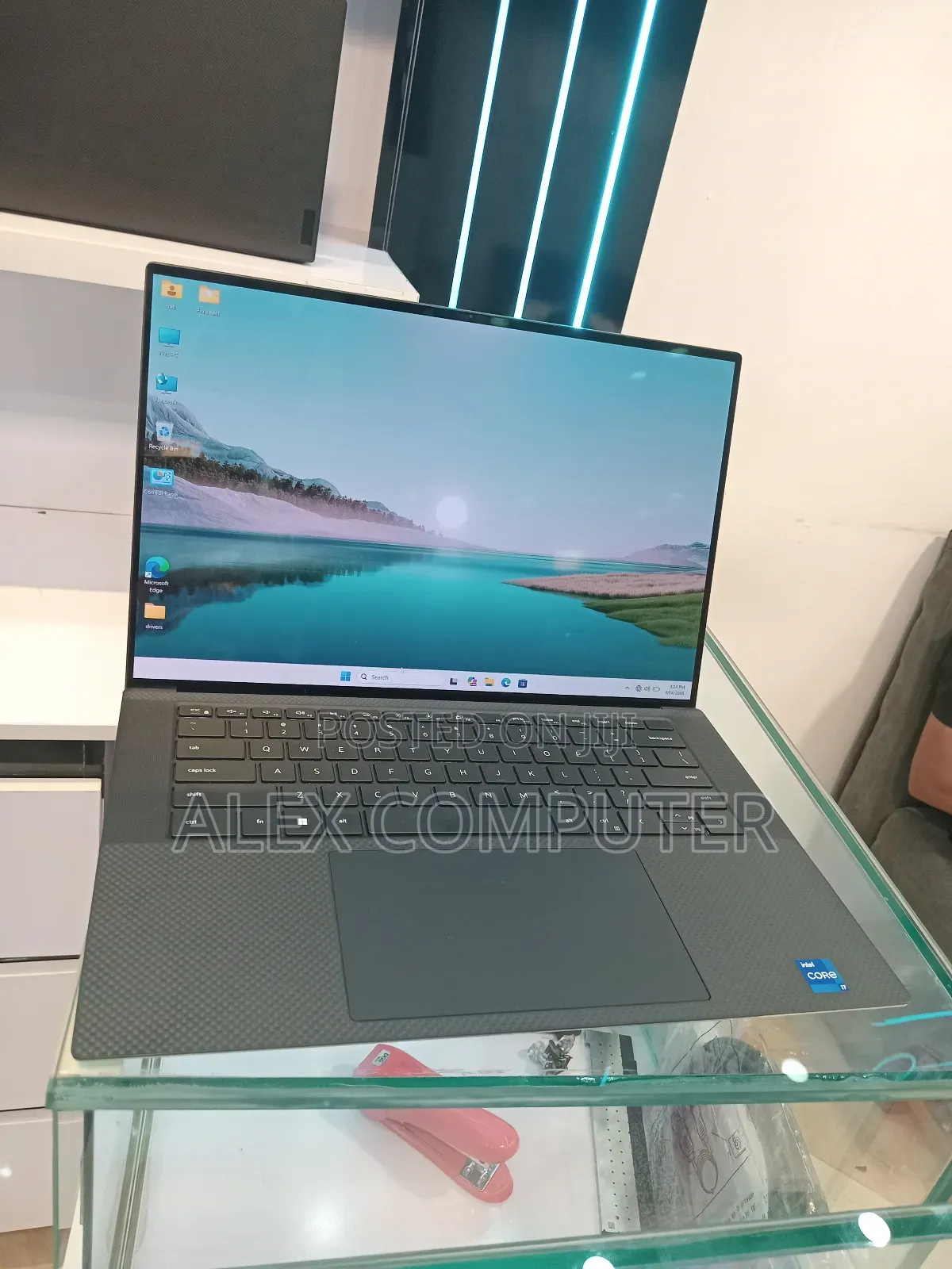 New Laptop Dell XPS 15 16GB Intel Core i7 SSD 512GB