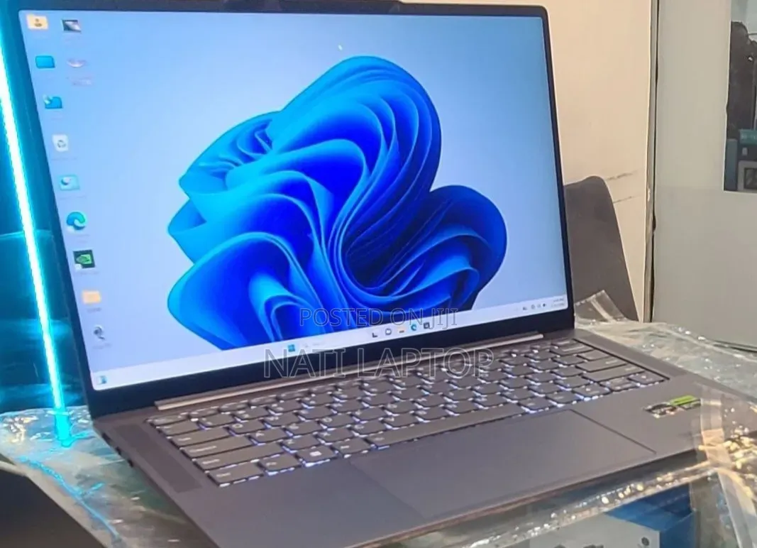 New Laptop Lenovo 16GB AMD Ryzen 7 SSD 512GB