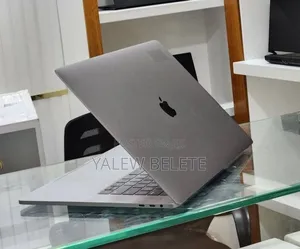 New Laptop Apple MacBook Pro 2017 16GB Intel Core i7 SSD 512GB