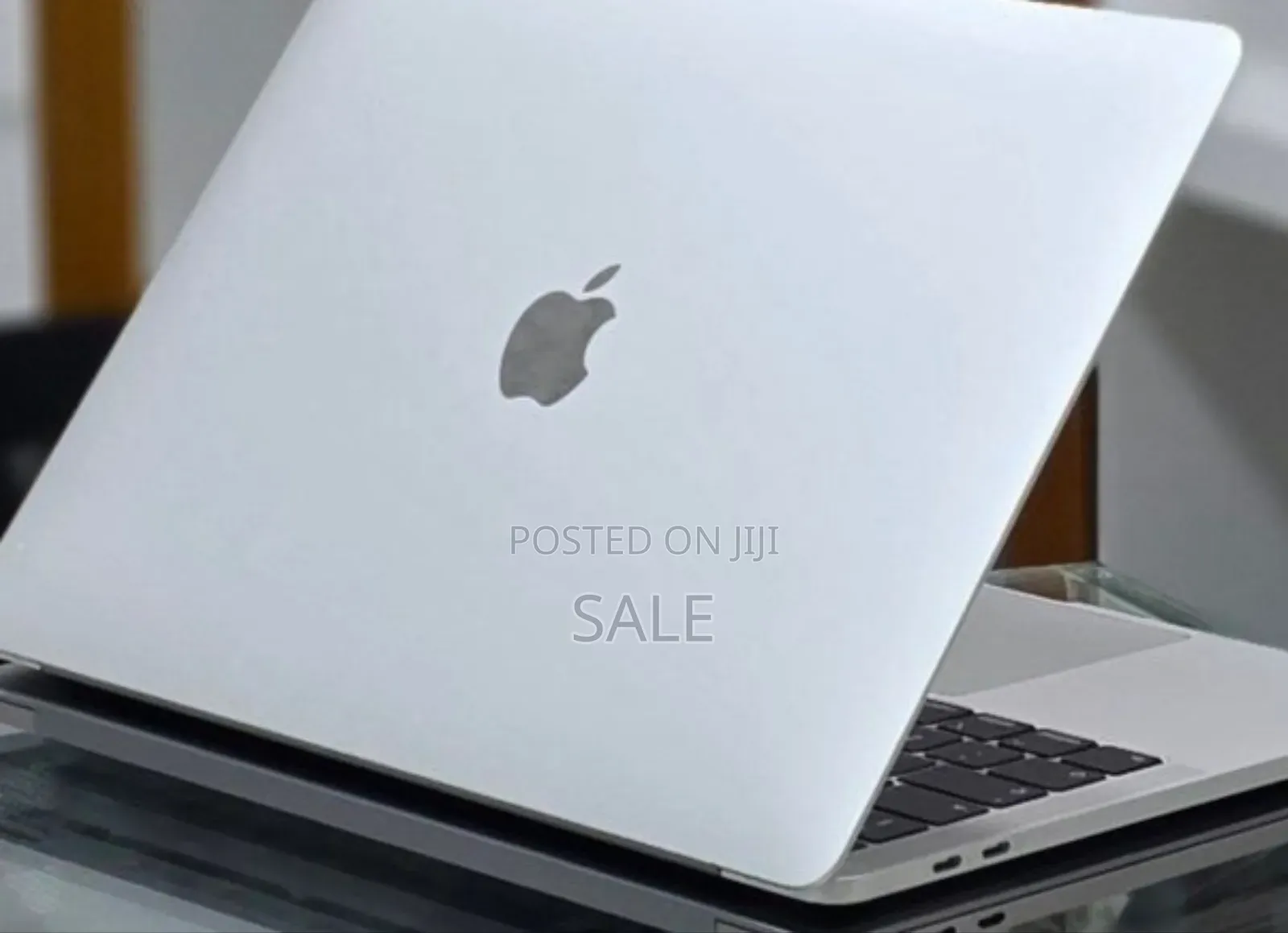New Laptop Apple MacBook Pro 2019 16GB Intel Core i7 SSD 256GB