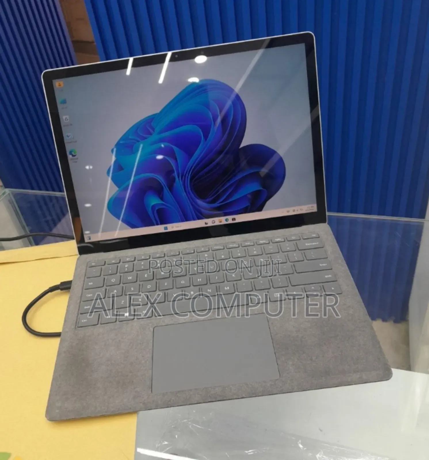 New Laptop Microsoft Surface Laptop 4 16GB Intel Core i7 SSD 512GB
