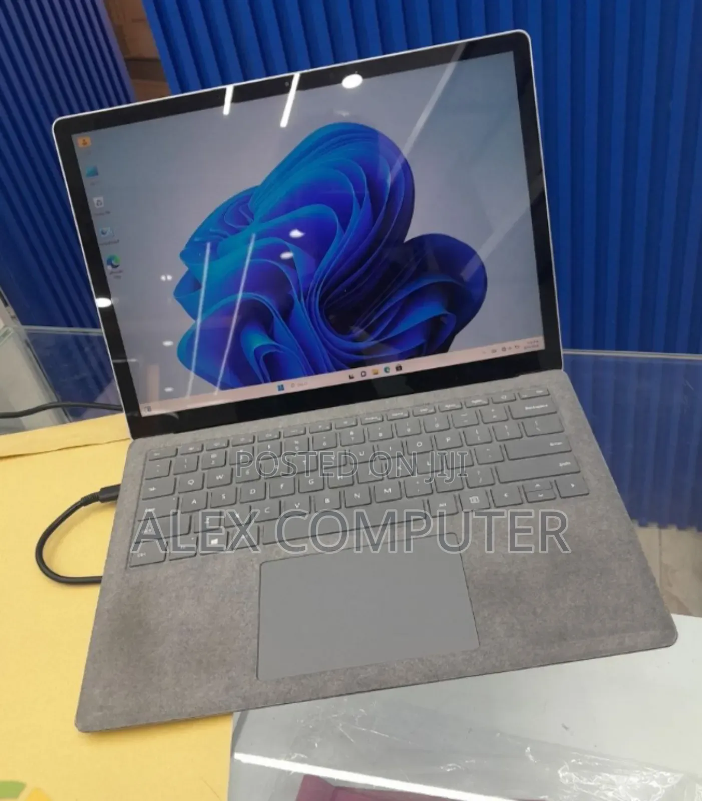 New Laptop Microsoft Surface Laptop 4 16GB Intel Core i7 SSD 512GB