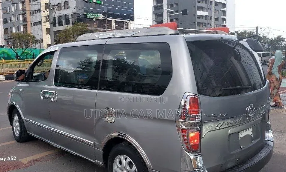 Hyundai Starex 2015 Silver