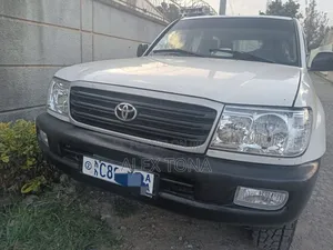 Toyota Land Cruiser 2004 White