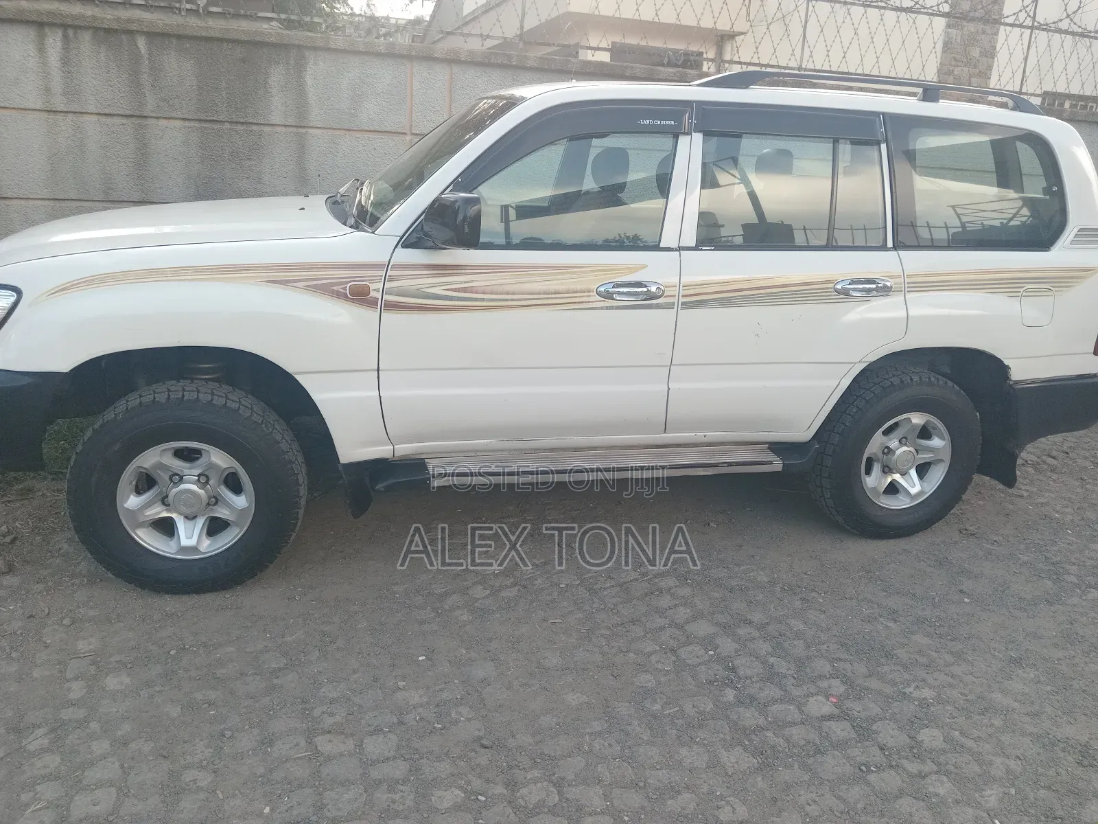 Toyota Land Cruiser 2004 White