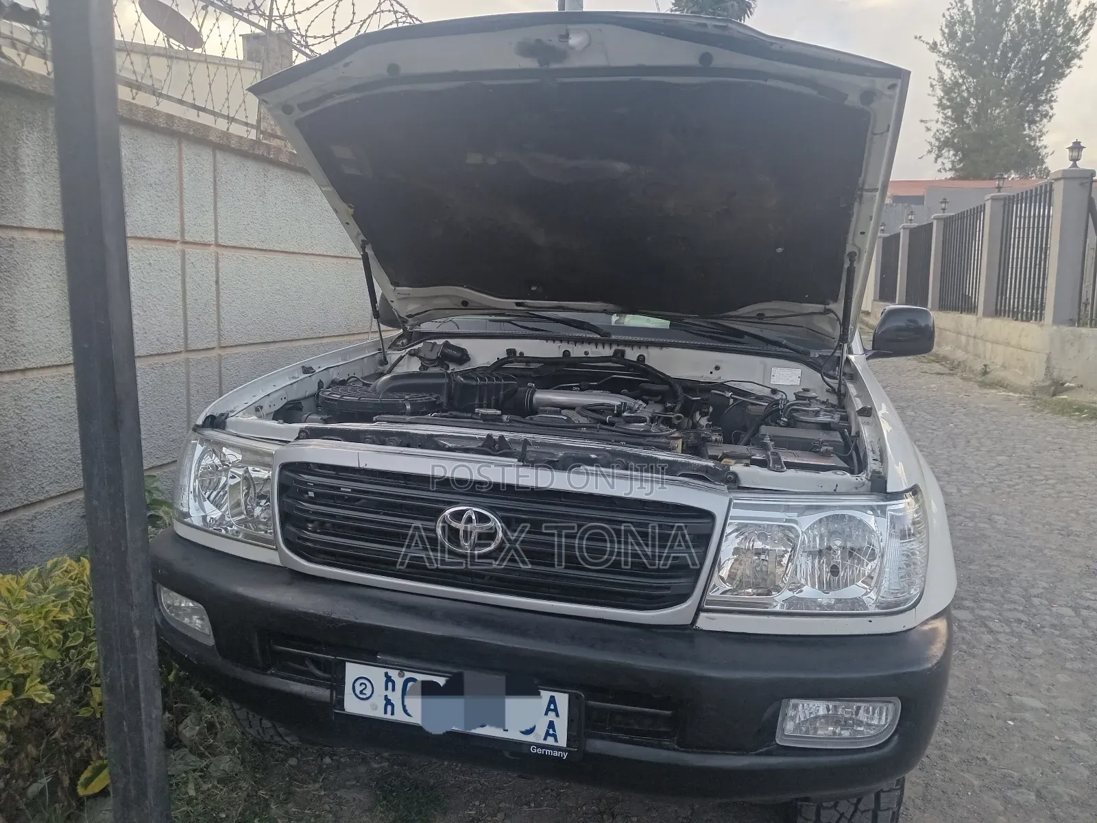 Toyota Land Cruiser 2004 White