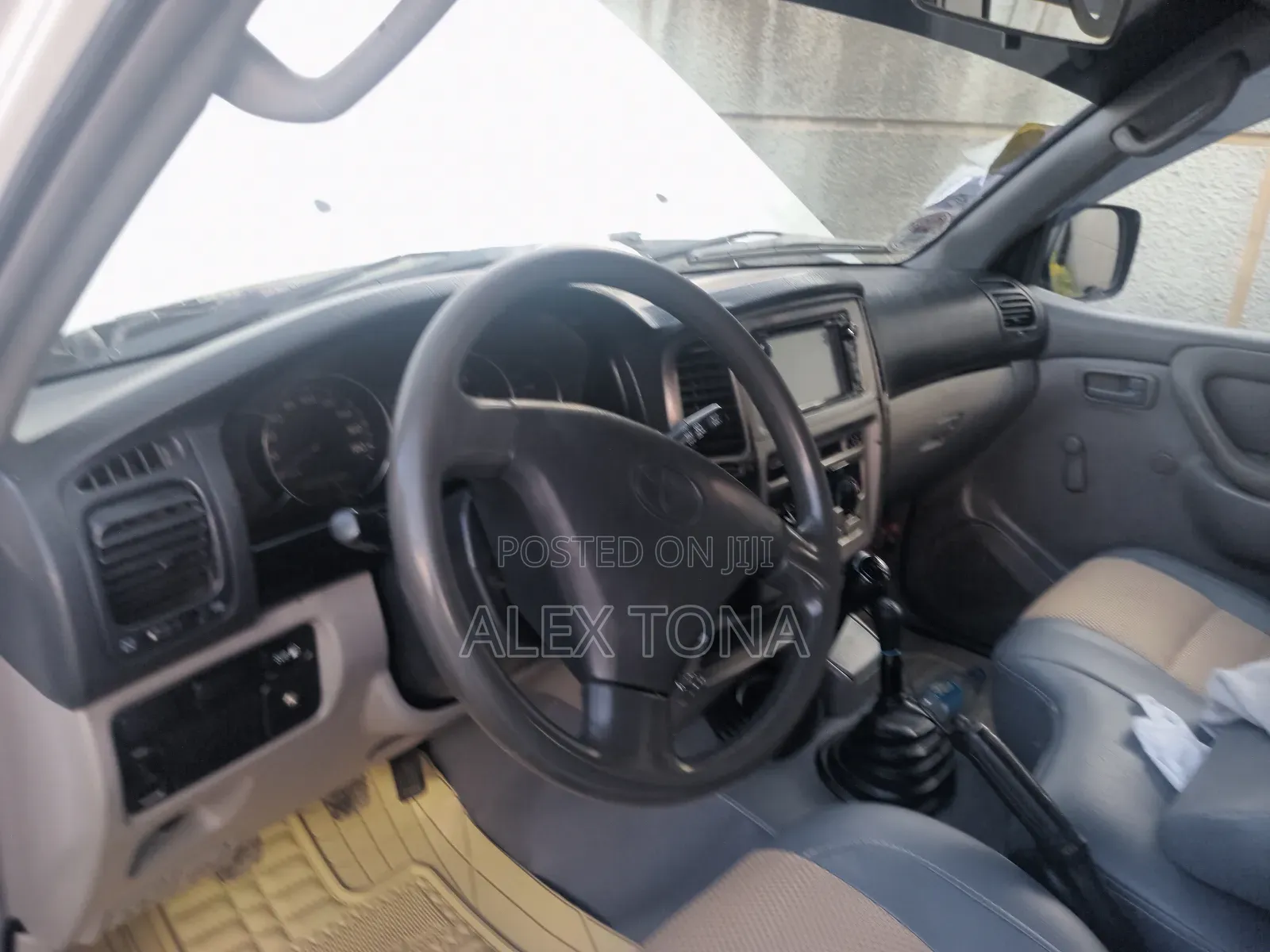 Toyota Land Cruiser 2004 White