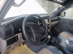 Toyota Land Cruiser 2004 White