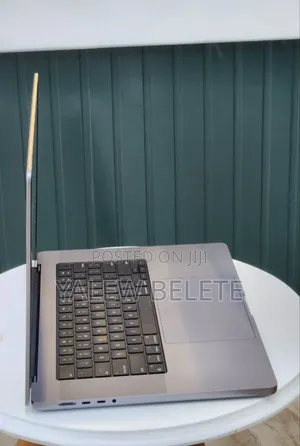 New Laptop Apple MacBook Pro M1 16GB Apple M1 SSD 512GB