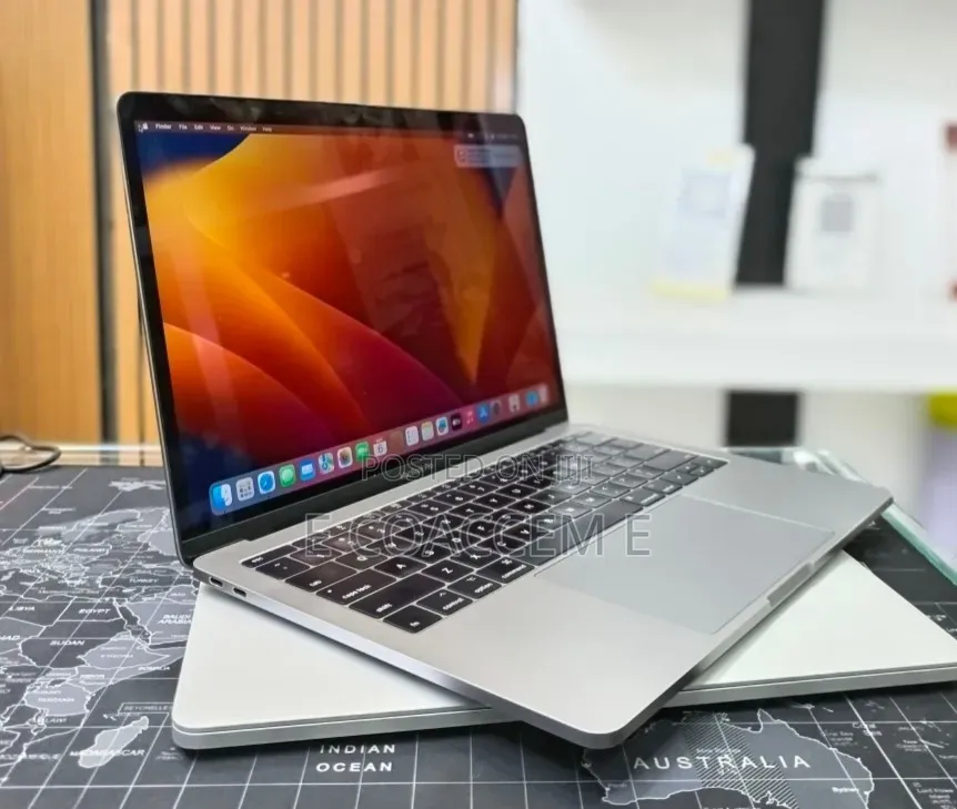 New Laptop Apple MacBook 8GB Intel Core i5 SSD 128GB