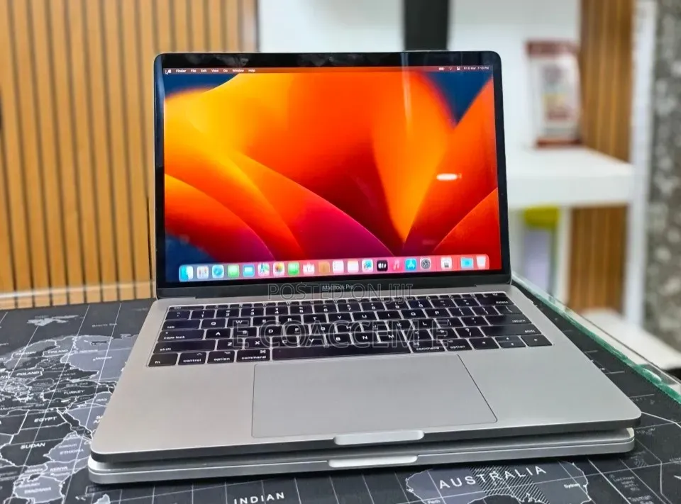 New Laptop Apple MacBook 8GB Intel Core i5 SSD 128GB