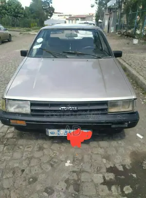 Toyota Corolla 1986 Gold