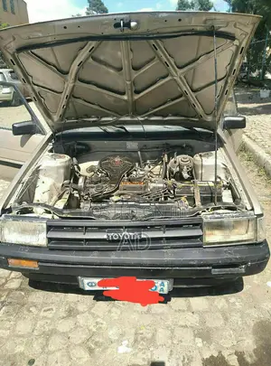 Toyota Corolla 1986 Gold