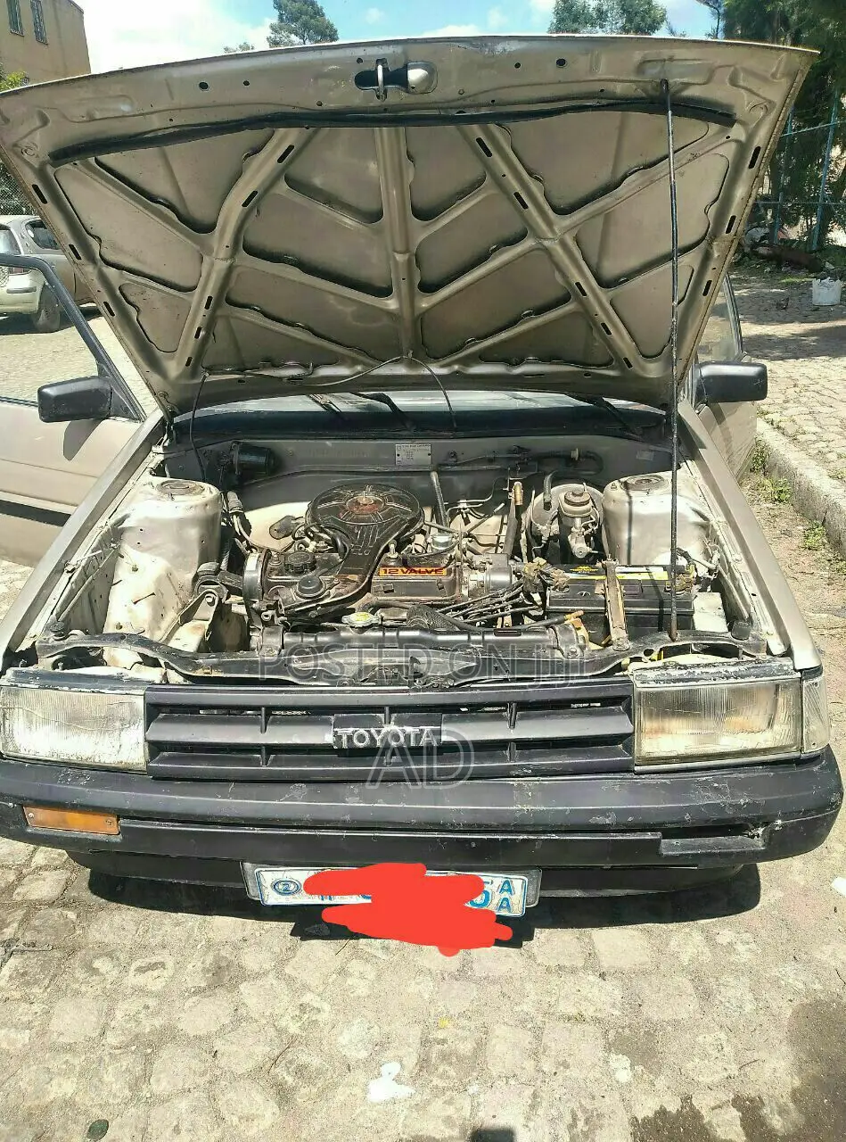 Toyota Corolla 1986 Gold