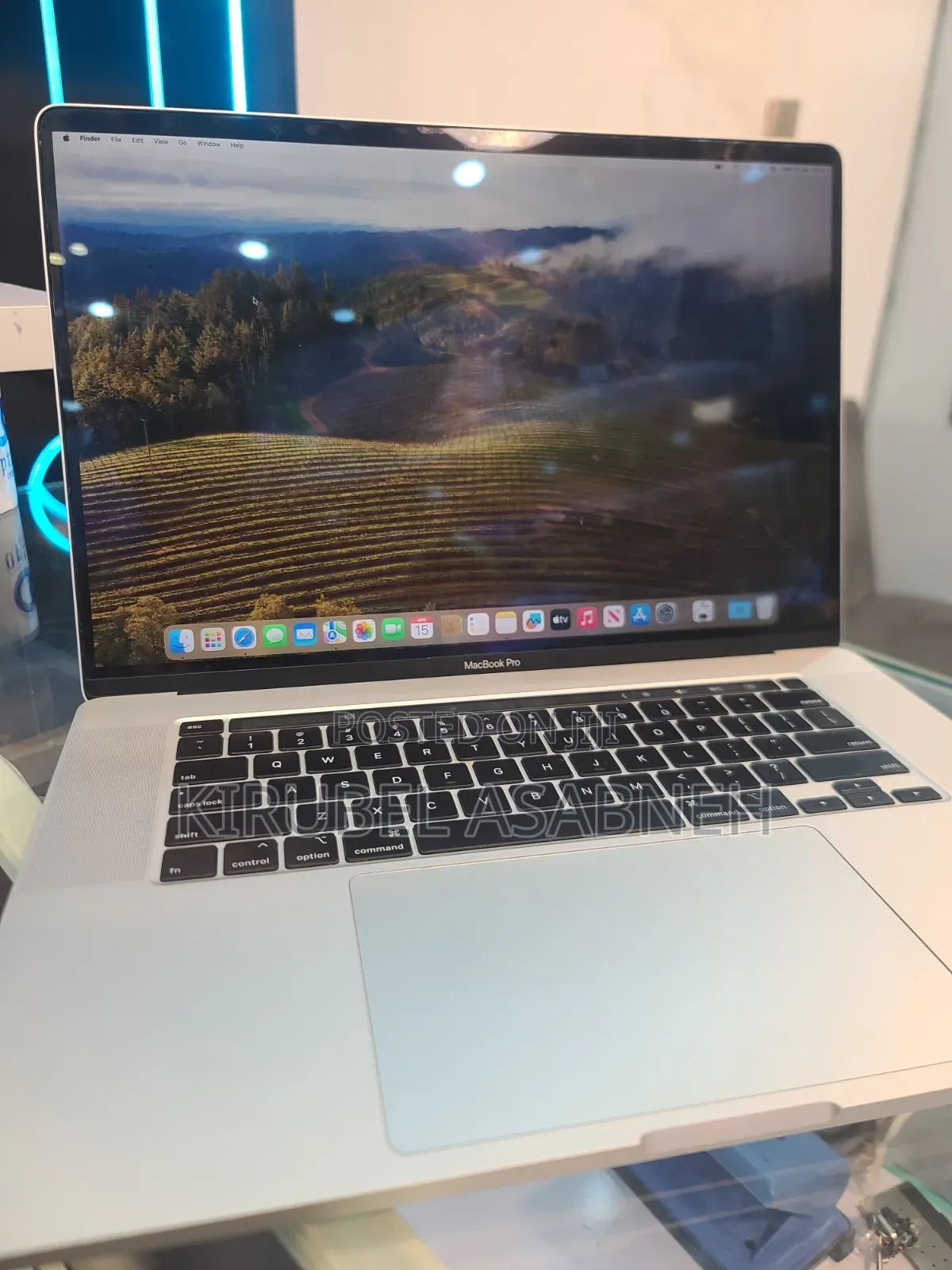 New Laptop Apple MacBook Pro 2019 16GB Intel Core i7 SSD 512GB
