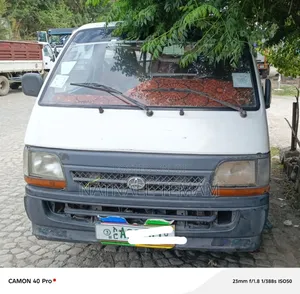 Toyota Grand HiAce 2002 White
