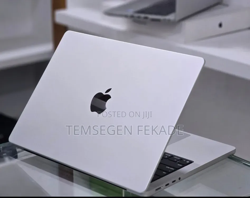 New Apple MacBook Pro 2025 M5 14-inch 16GB Apple M5 Pro SSD 512GB