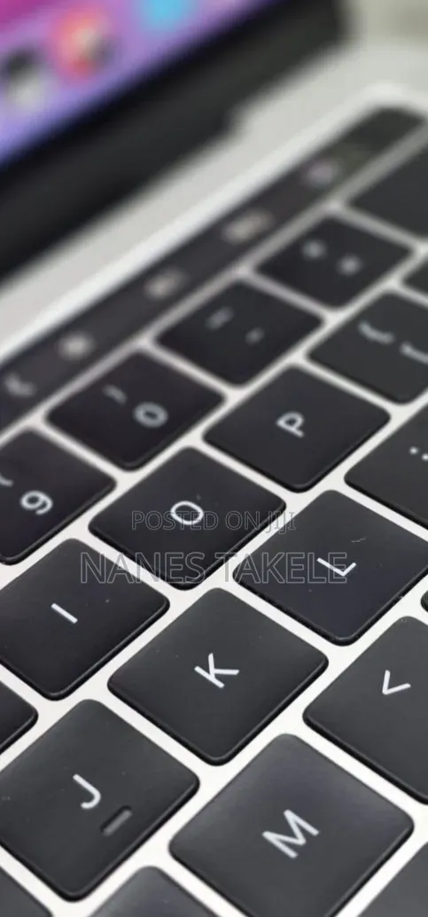 New Laptop Apple MacBook Pro 2019 16GB Intel Core i7 SSD 256GB