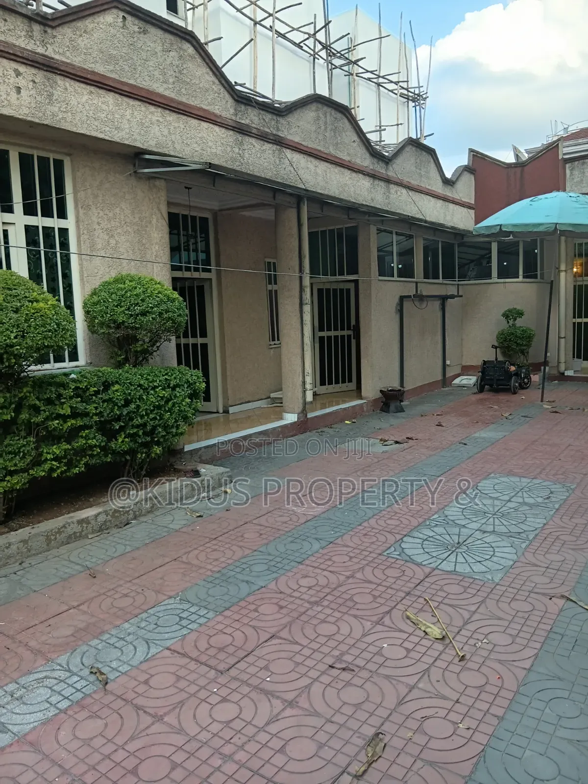 3bdrm House in Lafto Mall for rent