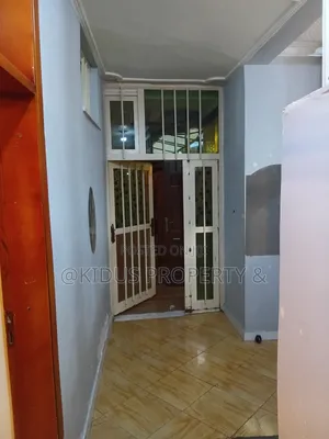 3bdrm House in Lafto Mall for rent